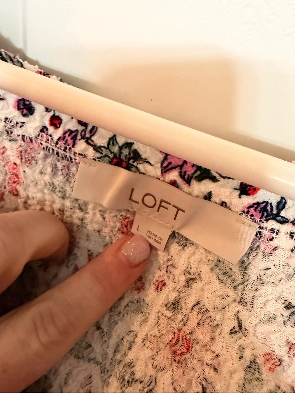 Loft Floral Puff-Sleeve Women's Top in White with Red & Pink Flowers